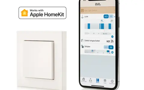 So einfach machst du deinen Lichtschalter smart: Ein weißer Schalter und ein iPhone mit der Eve App zeigen, wie HomeKit-Steuerung funktioniert.